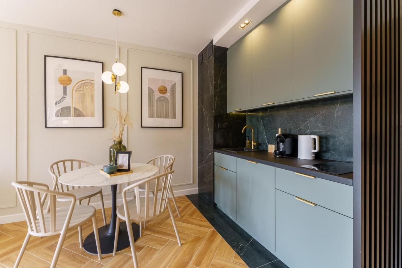 Sunnyway Apartment 尤斯托尼莫斯基 外观 照片